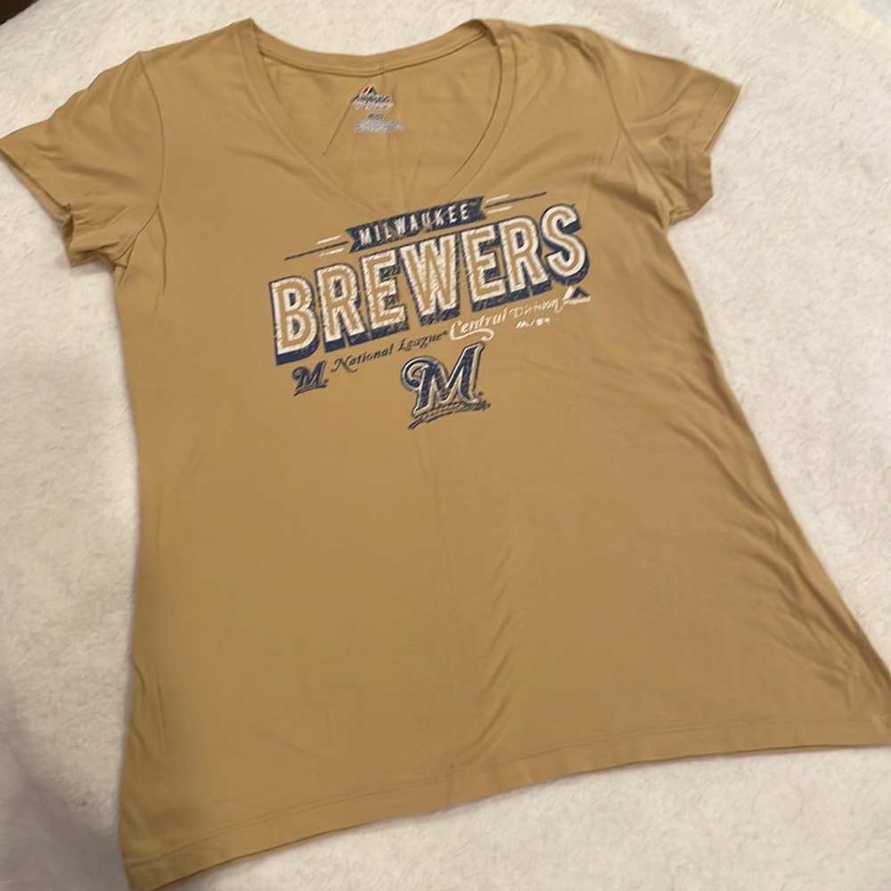 Milwaukee Brewers women’s V-neck T-shirt size Large
